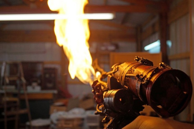 I-made-the-flaming-sword-from-Fallout-4-in-real-life3__880