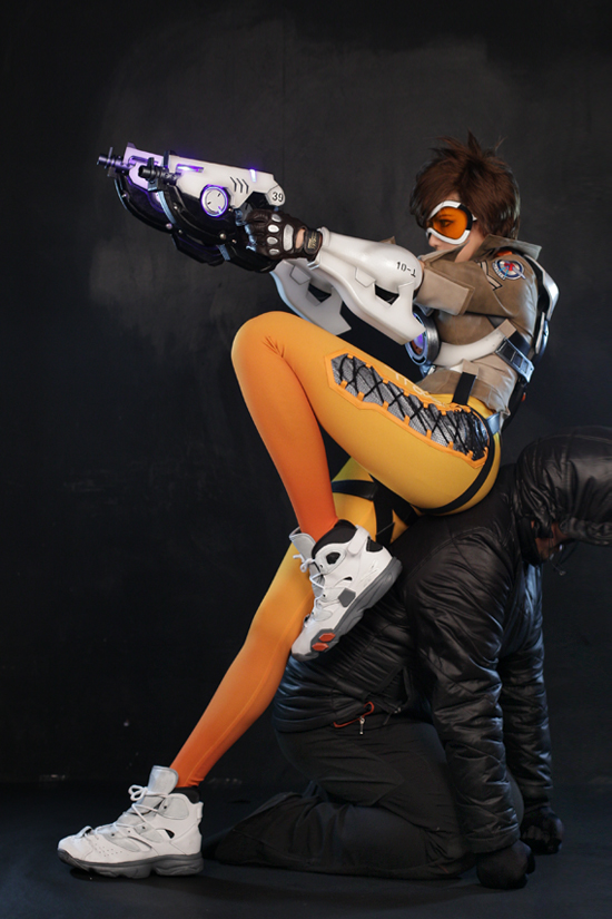 overwatch tracer cosplay 15