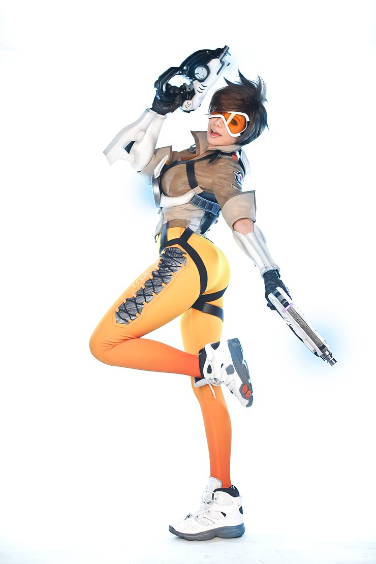 overwatch tracer cosplay 3