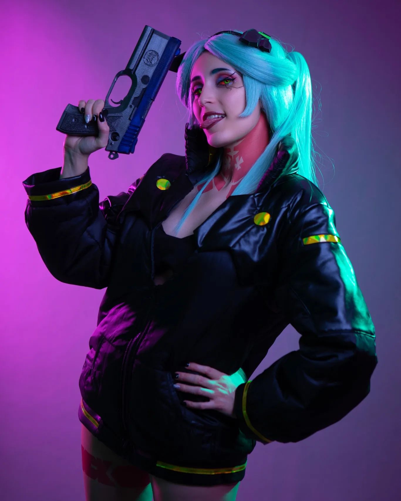 Modelo Miackacosplay Fez Um Ousado Cosplay Da Rebecca De Cyberpunk