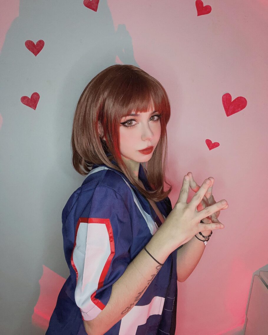 Modelo Cosplyen Cria Um Cosplay Perfeito Da Ochaco Uraraka Critical Hits