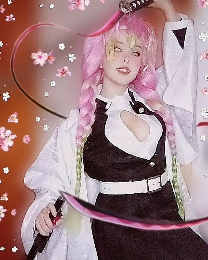 Cosplayer haruka laufeyson dá vida a Mitsuri em um visual deslumbrante