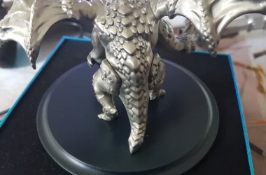 Valve vai enviar nova estátua de DOTA 2 para fãs que receberam rascunho do diabo