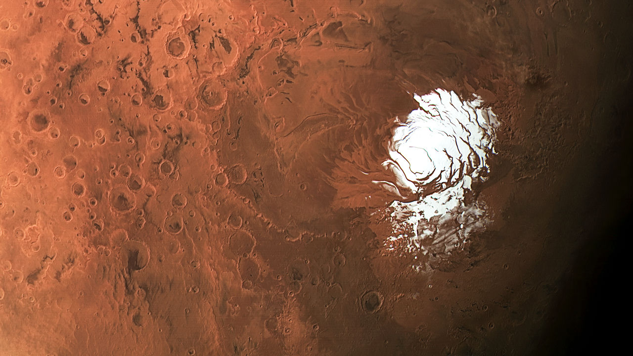 Cientistas descobrem água em estado líquido em Marte