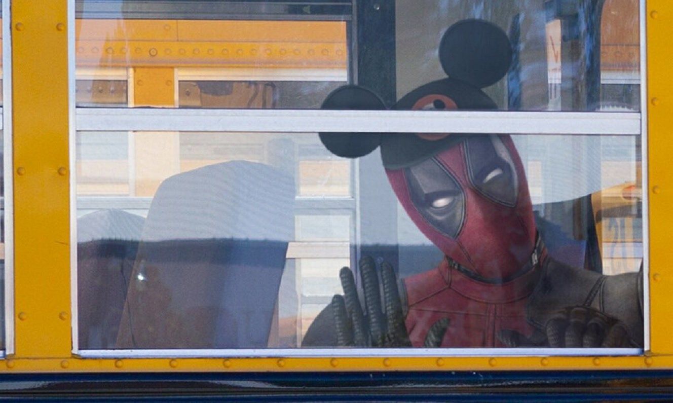 Ryan Reynolds comemora aquisição da Fox pela Disney com imagem hilária de Deadpool