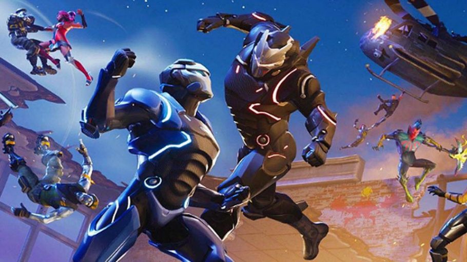 Garoto destrói o carro dos pais com martelo após eles o proibirem de jogar Fortnite