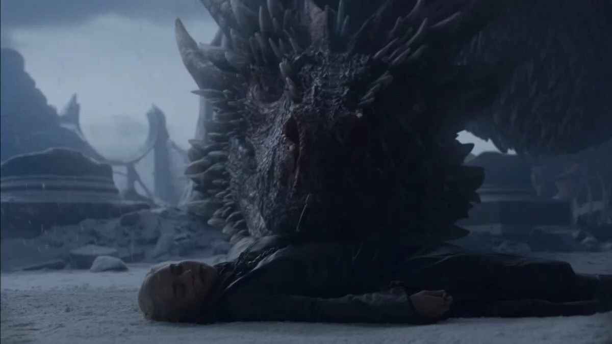 Especialista forense afirma que Daenerys pode ter sido devorada por Drogon no final de Game of Thrones