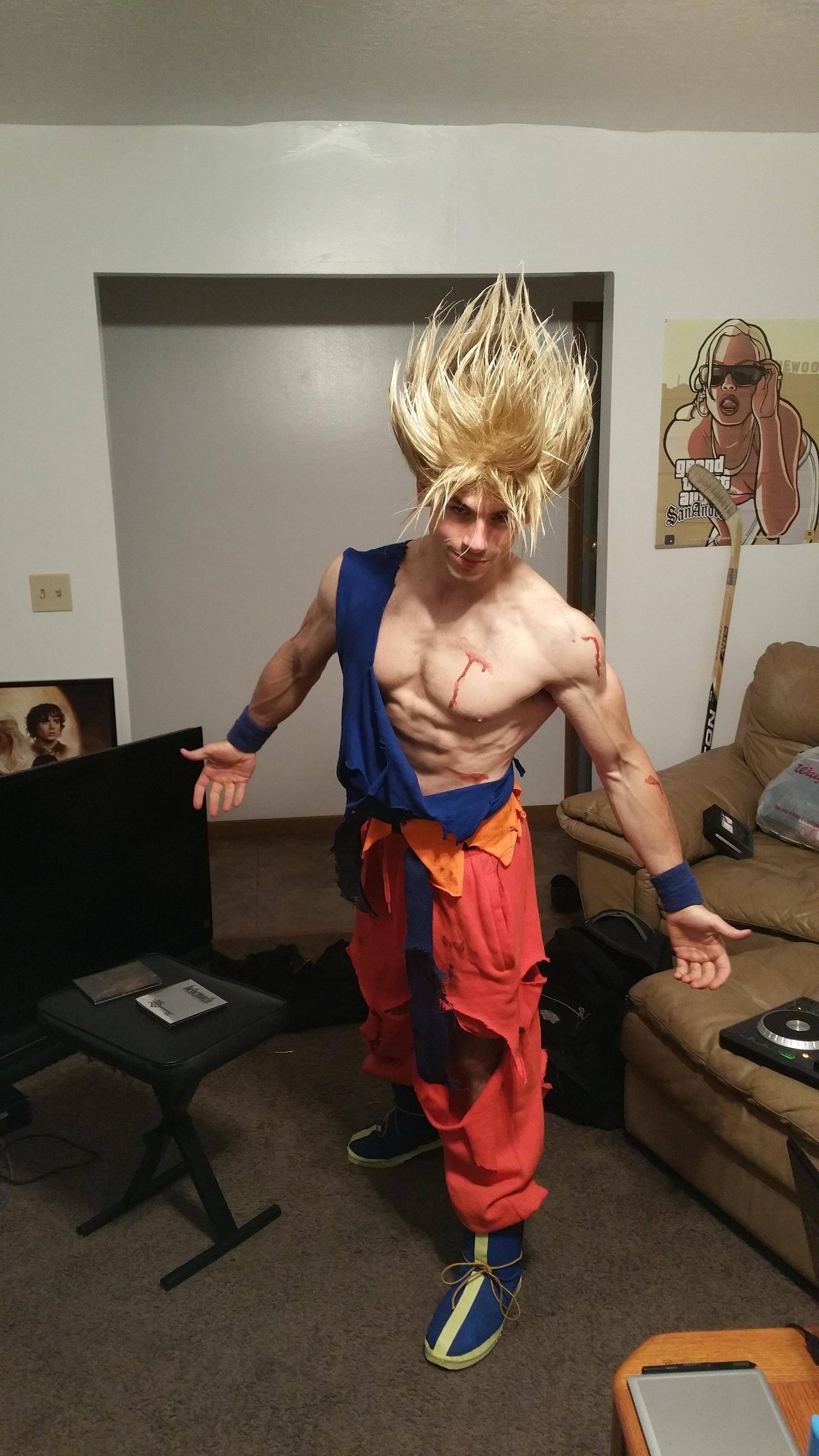 Compartilidade Sim: Fazendo o cabelo do Goku.