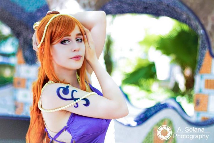 One Piece: Belo cosplay da Nami, com o vestido do arco Zou