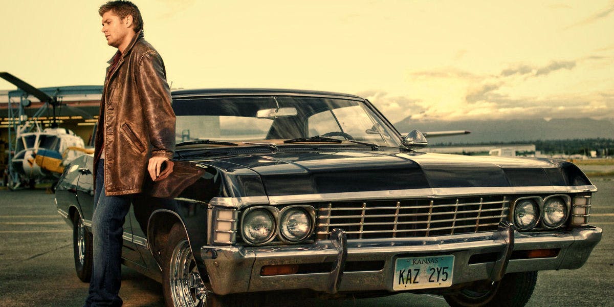 Elenco de Supernatural presenteou um fã com uma réplica do Impala de Sam e Dean