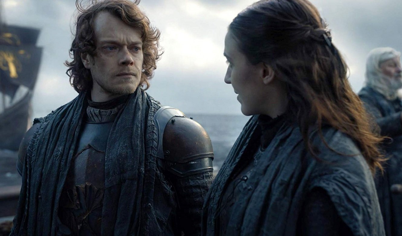 Ator que interpreta Theon em Game of Thrones revela que recebeu um roteiro falso na 2ª temporada