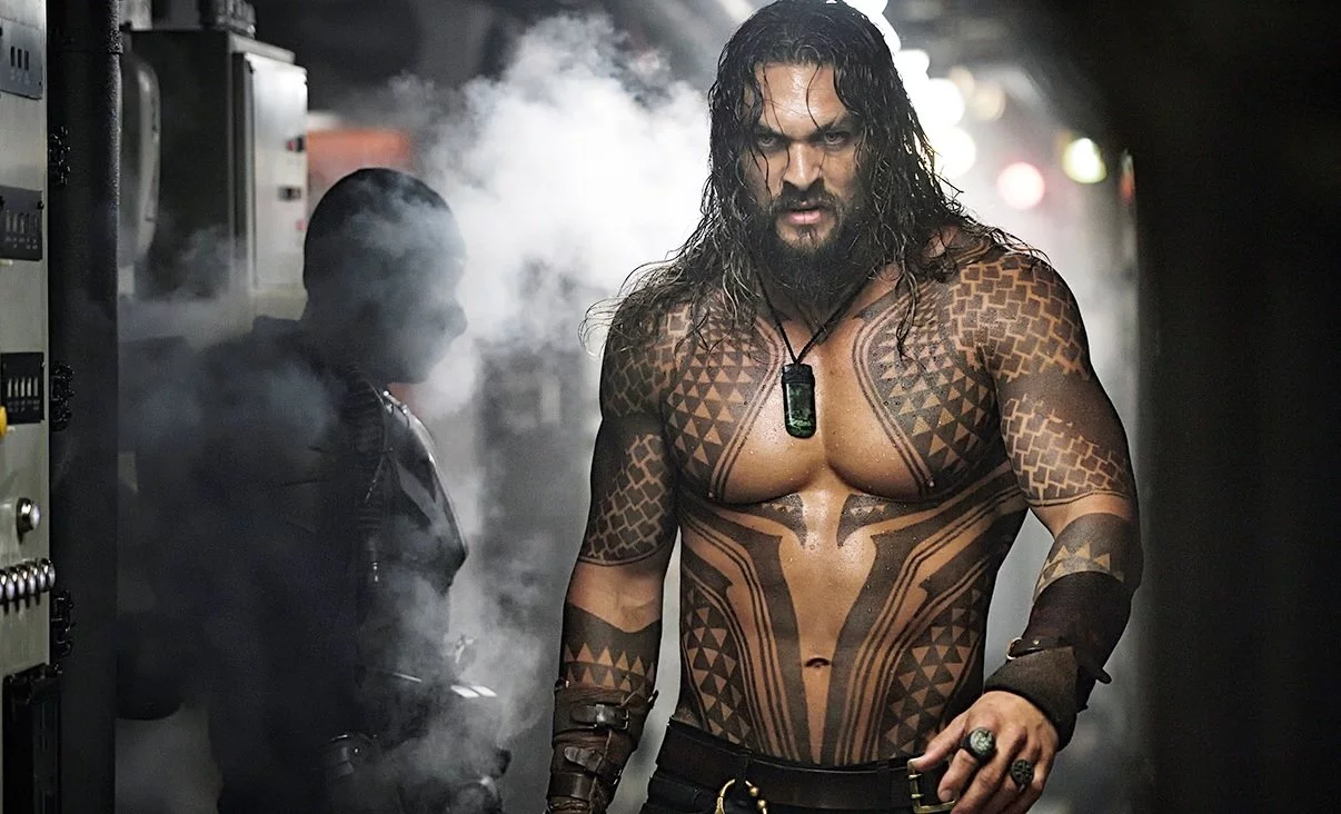 Jason Momoa acaba sendo “preso” durante os protestos contra a construção de um telescópio no Havaí
