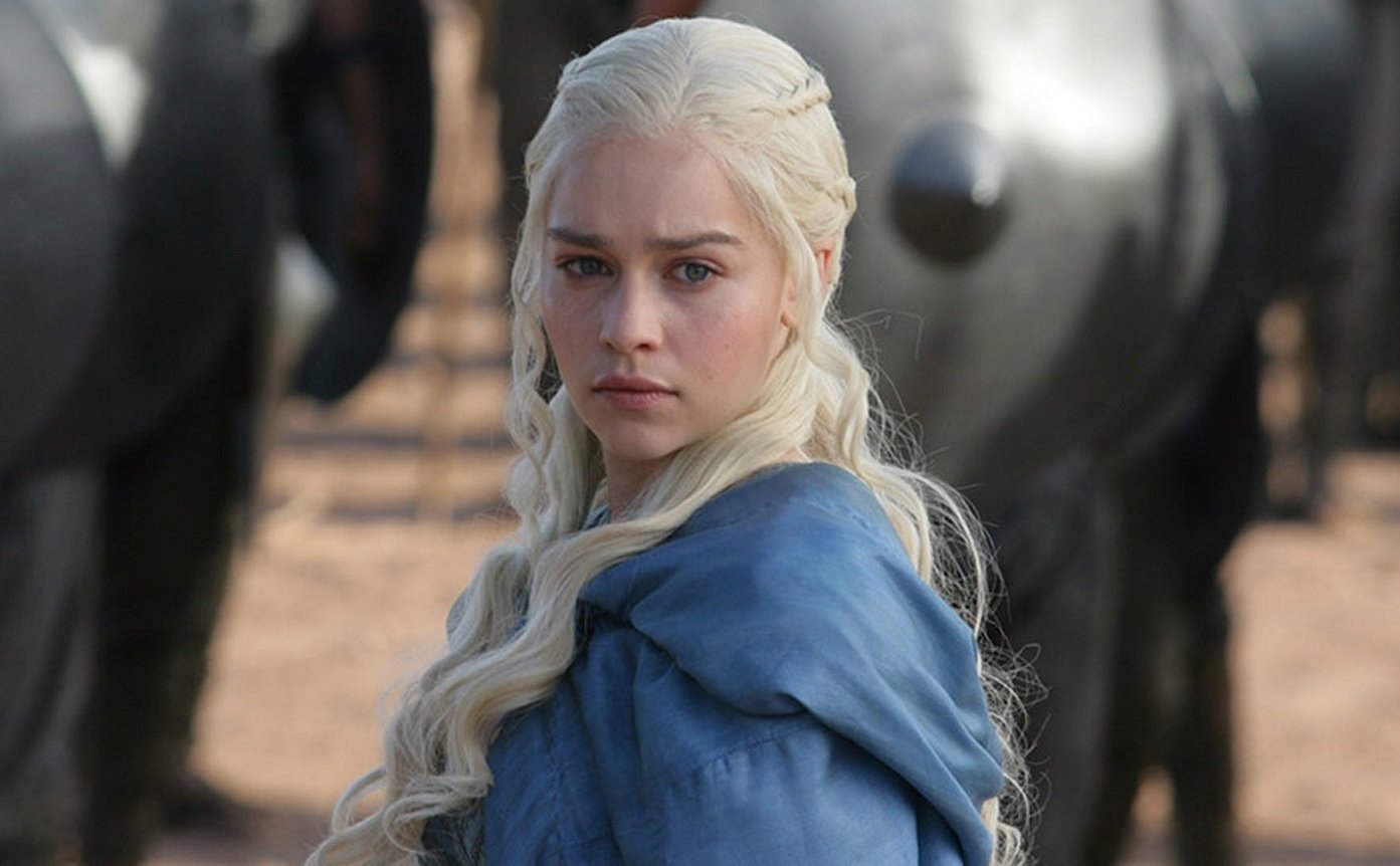 5 detalhes sobre as vestimentas de Daenerys que muitos fãs podem não ter  percebido - Critical Hits