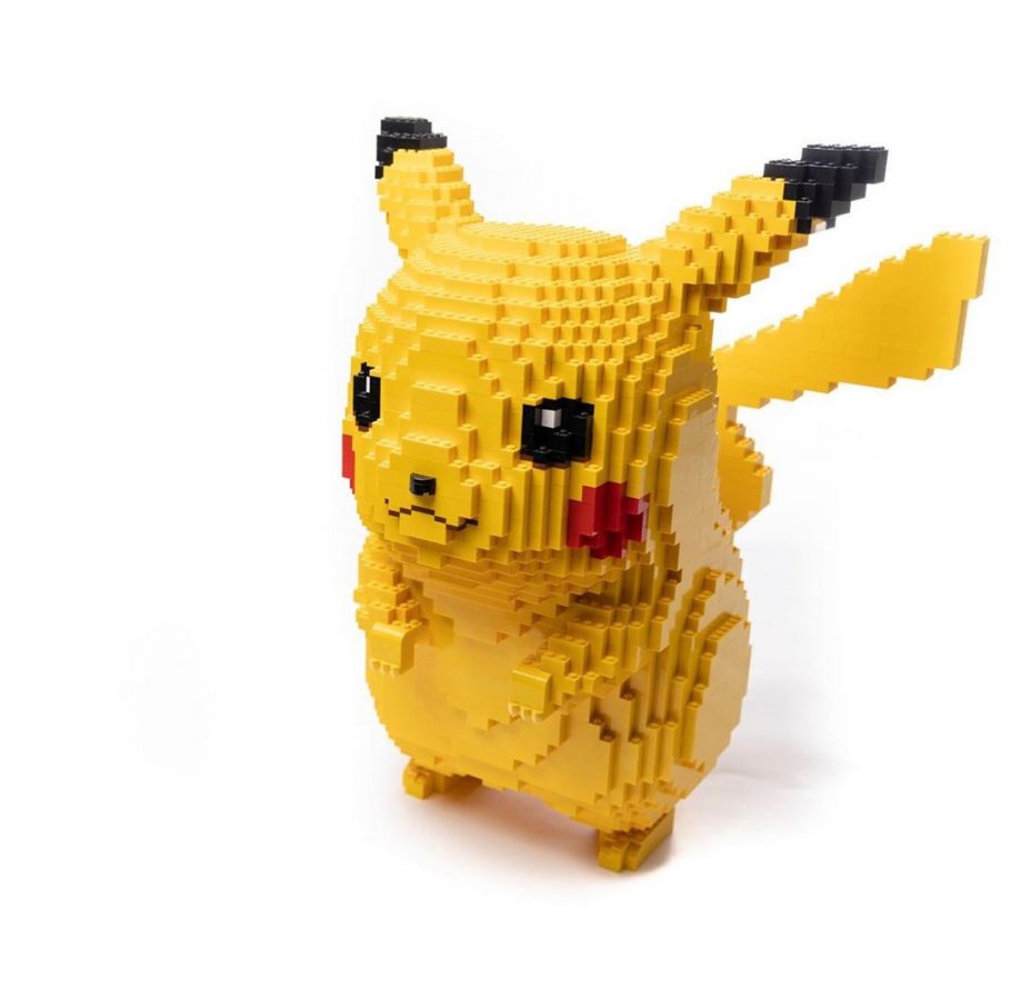 Fã viraliza ao criar personagens de Pokémon em LEGO em tamanho real