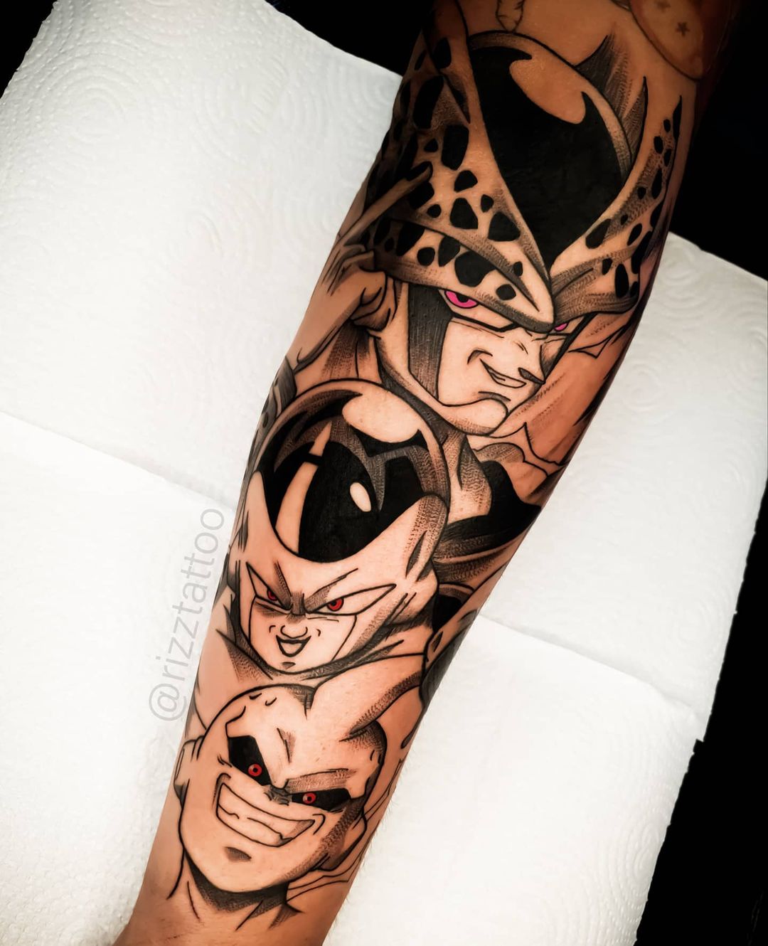 Tatuador brasileiro compartilhou uma tatuagem perfeita com os principais vilões de Dragon Ball
