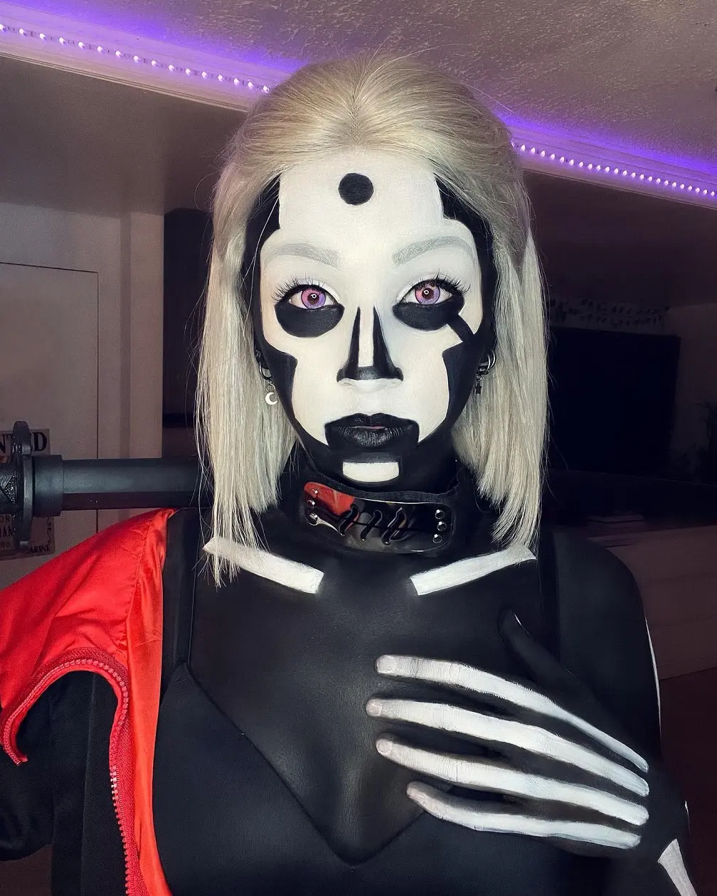 Fã de Naruto pintou todo o seu corpo para fazer um cosplay perfeito de Hidan