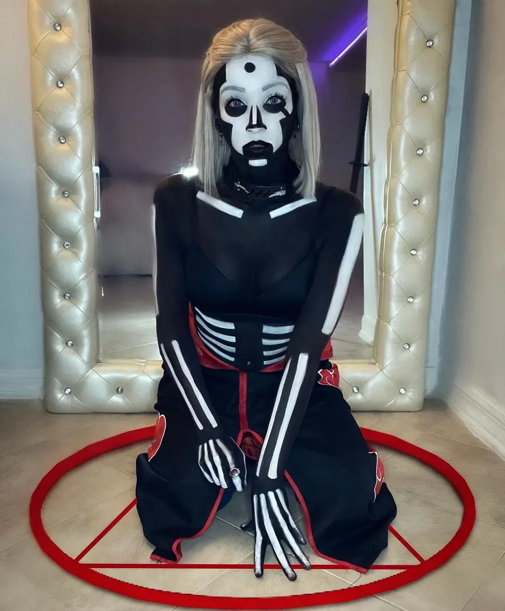 Fã de Naruto pintou todo o seu corpo para fazer um cosplay perfeito de Hidan