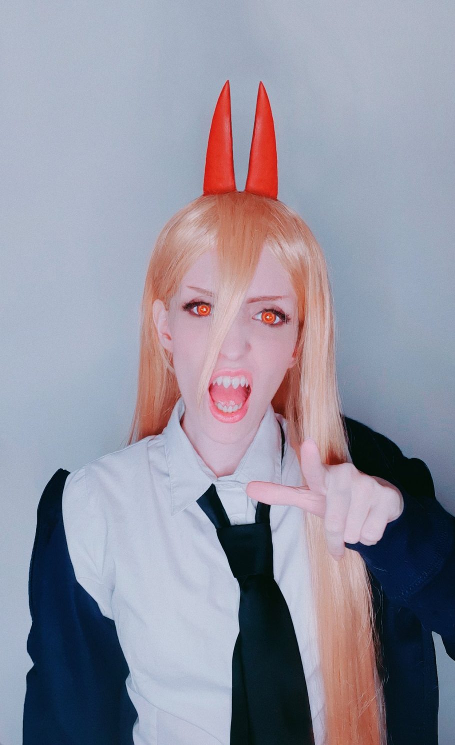 Chainsaw Man: Cosplay brasileiro de Power manipula seu sangue