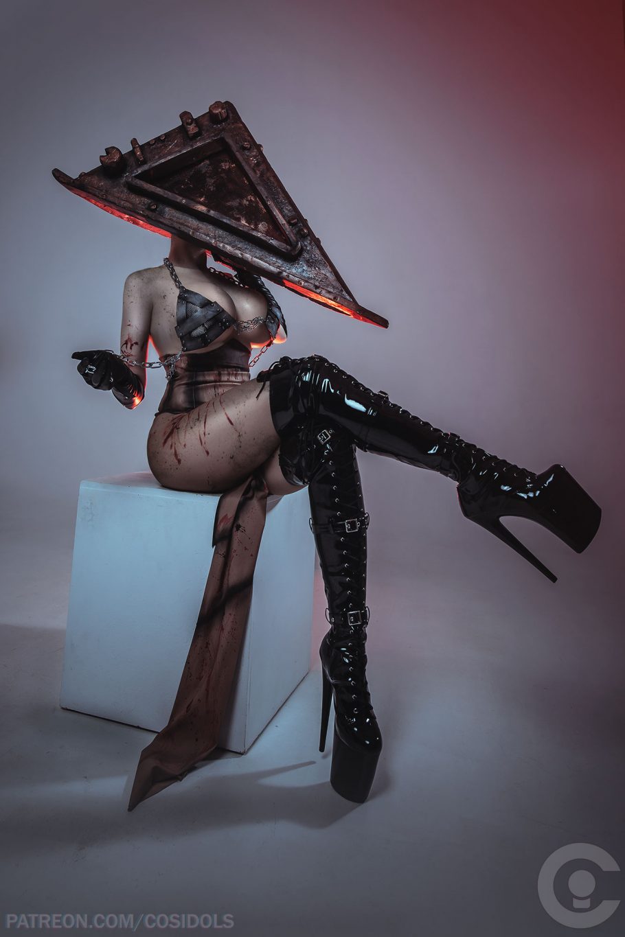 Fã de Silent Hill fez um cosplay feminino incrível do Pyramid Head