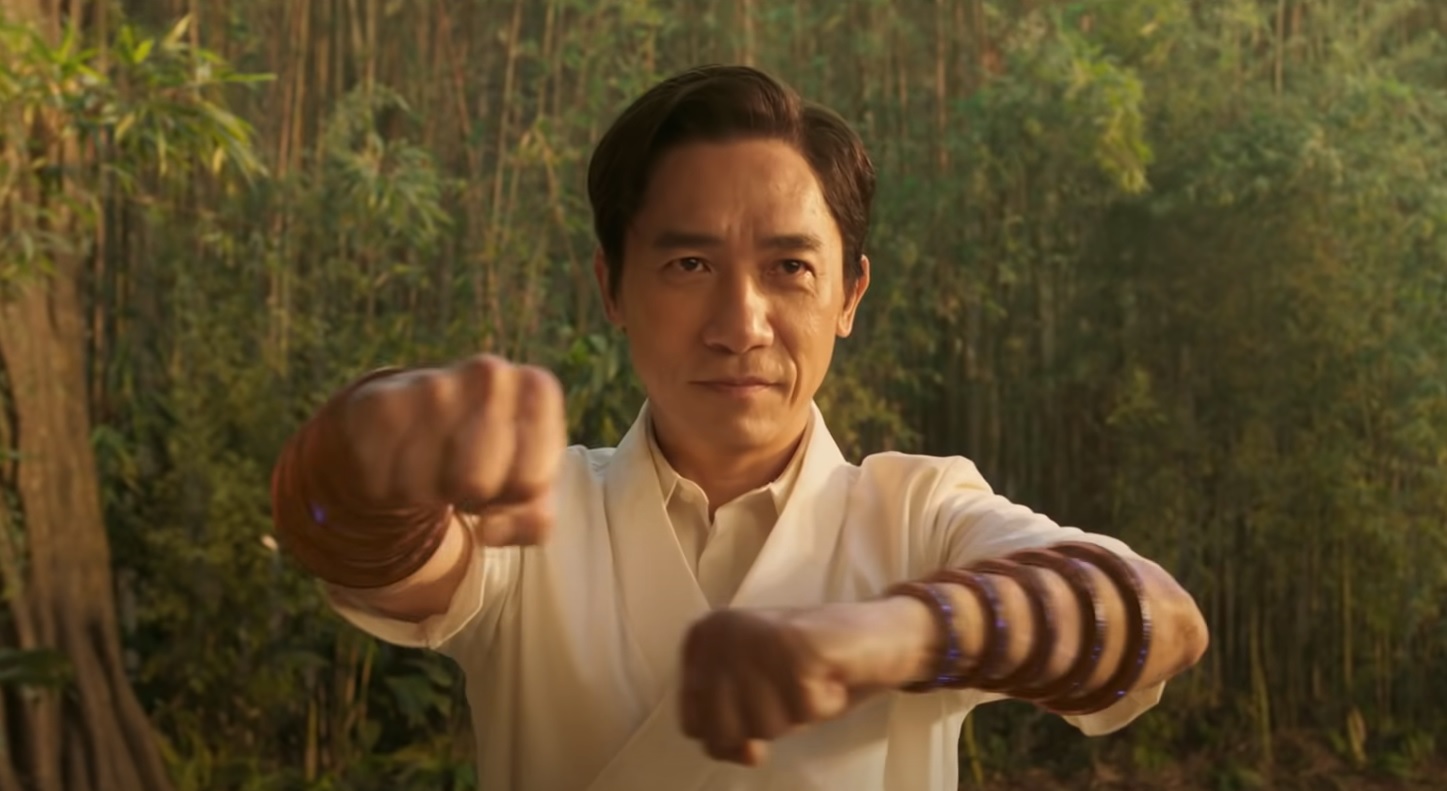 Produtor de Shang-Chi explica o motivo dos anéis do filme serem utilizados nos braços