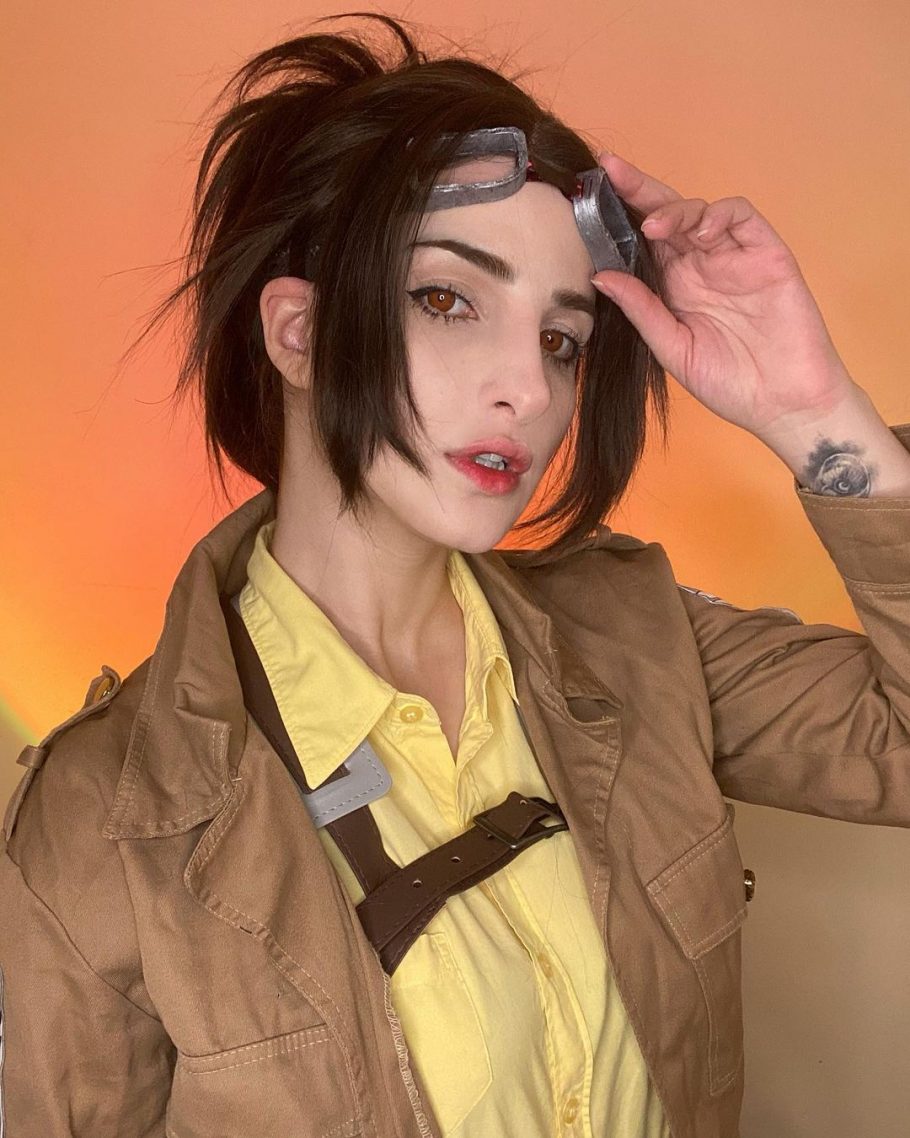 Brasileira fez um cosplay impressionante da Hange Zoe de Attack on Titan