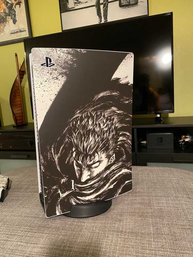 Fã de Berserk personalizou seu PS5 de forma incrível