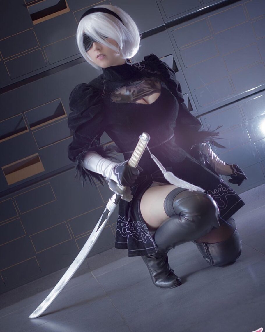 Modelo astasiadream fez um ousado cosplay da 2B de Nier Automata - Critical  Hits