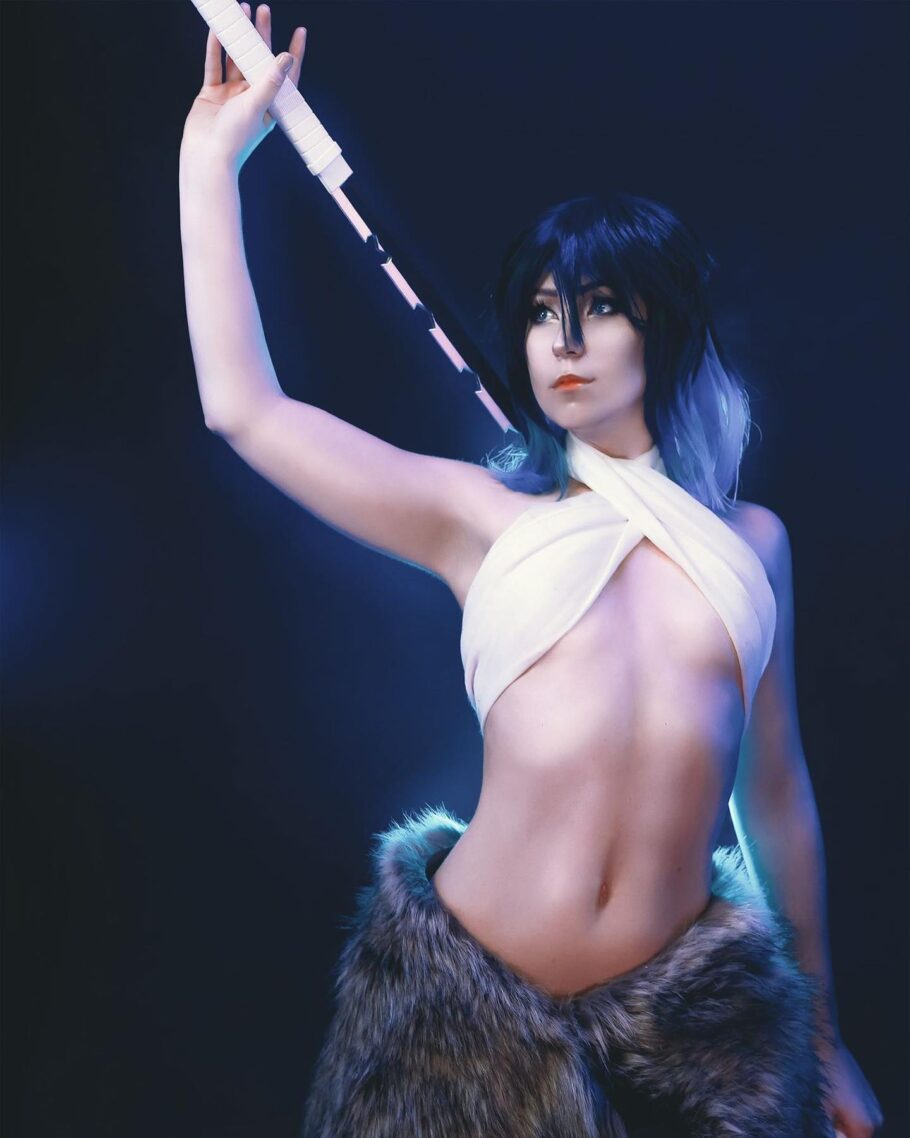 Confira este lindo cosplay feminino do Inosuke de Demon Slayer