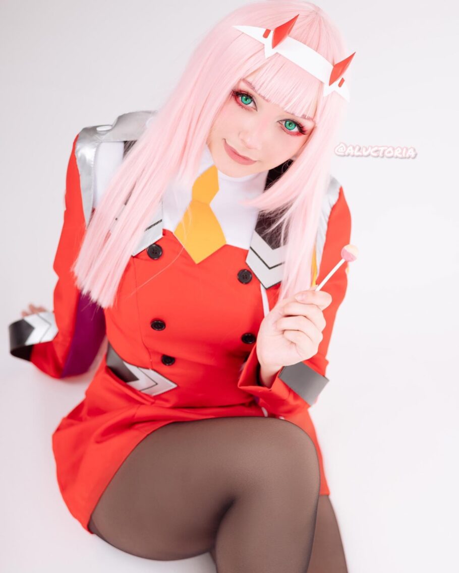 Cosplayer recriou de forma perfeita a Zero Two de Darling in The Franxx