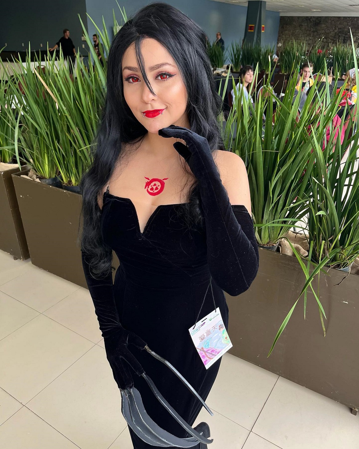 Brasileira fã de Fullmetal Alchemist fez um cosplay impecável da Luxúria