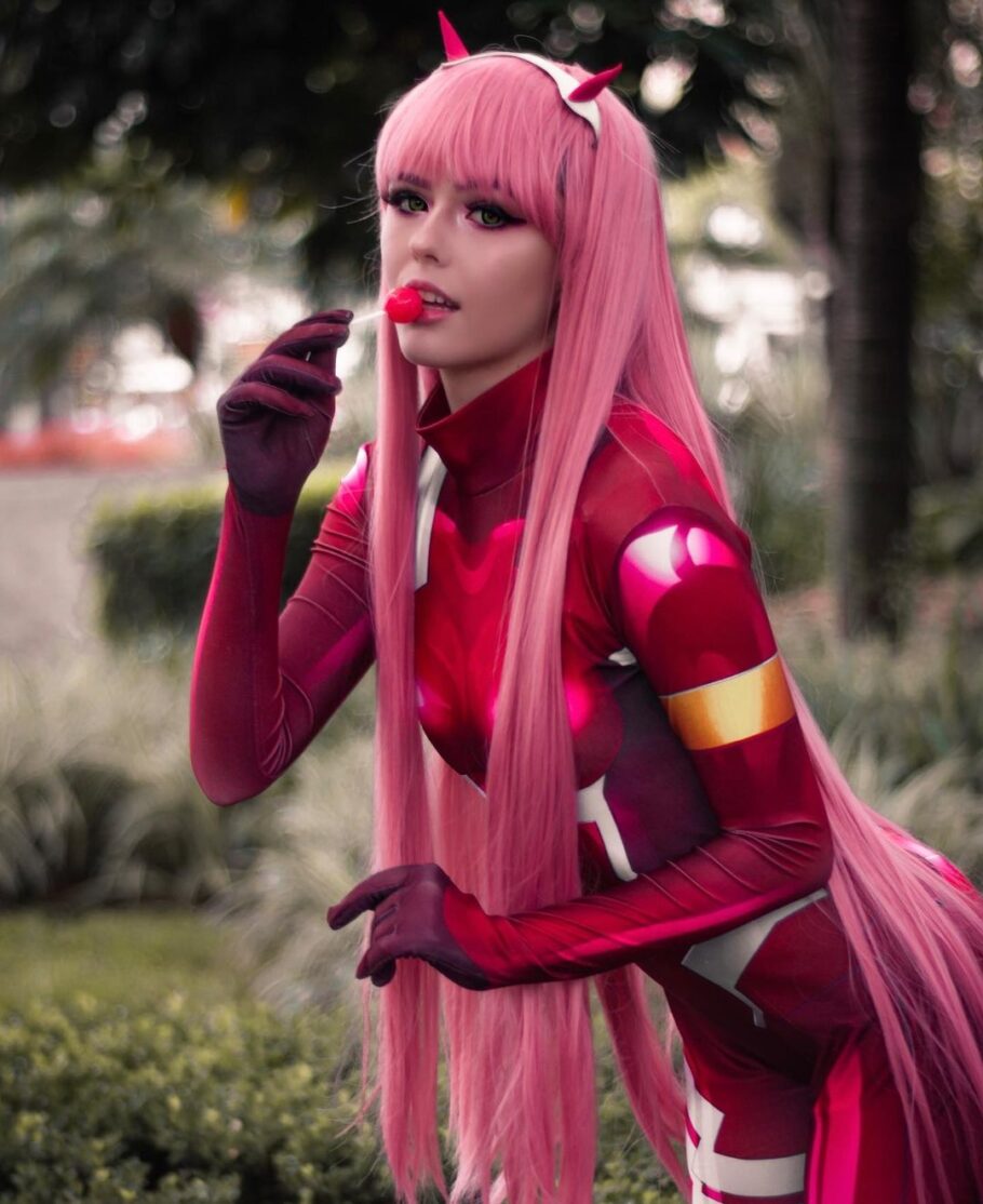 Brasileira fez um lindo cosplay da personagem Zero Two de Darling in The  Franxx - Critical Hits