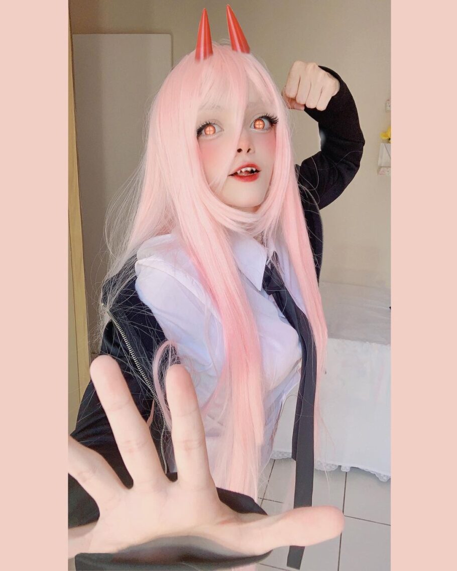 Brasileira fez um lindo cosplay da Power de Chainsaw Man