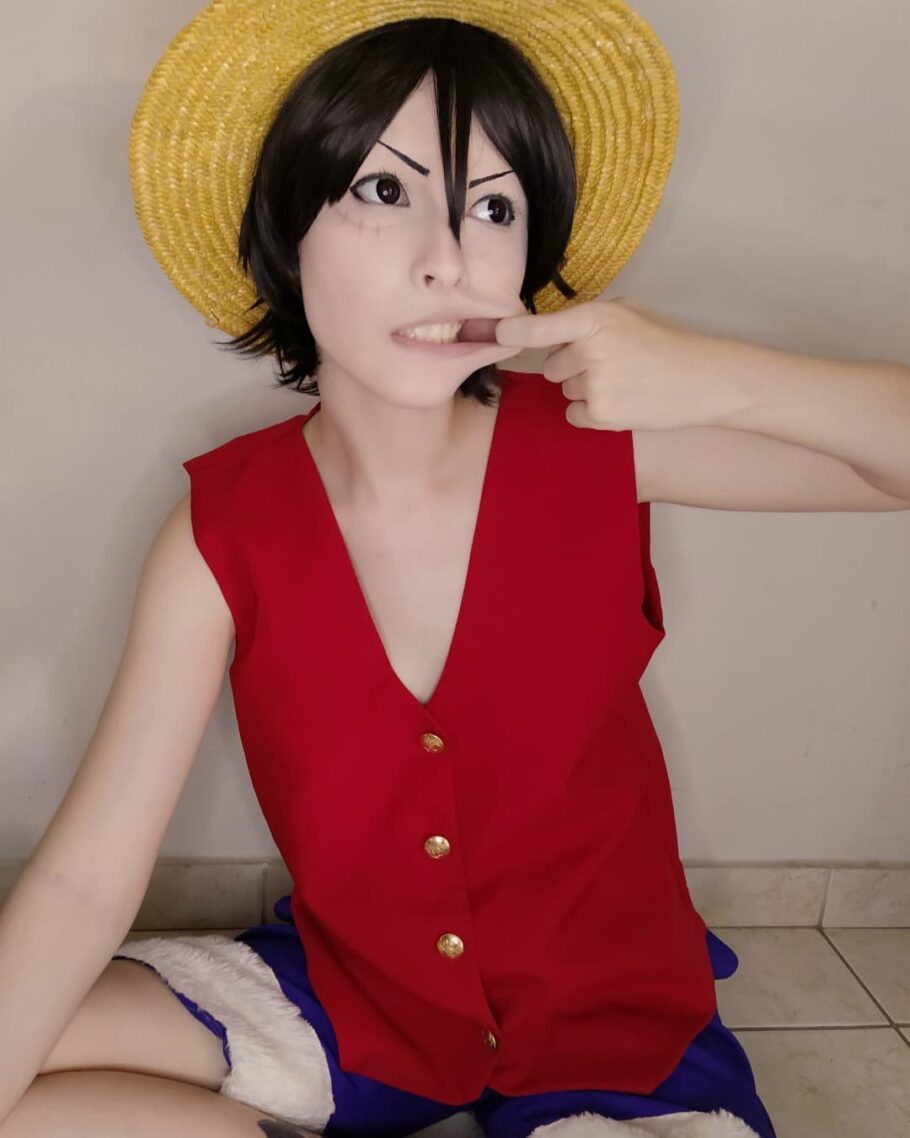 Brasileira fez um lindo cosplay feminino do Luffy de One Piece