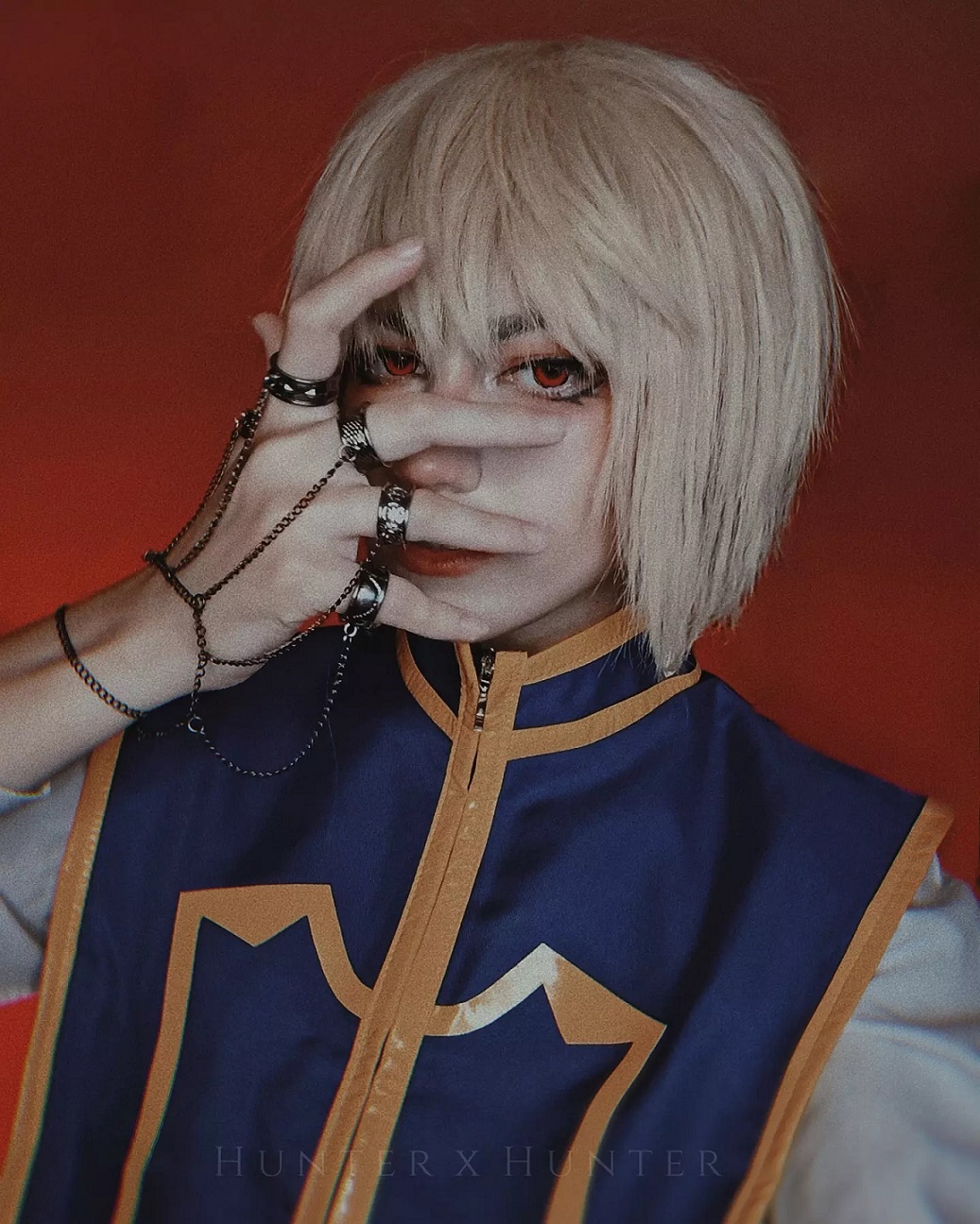 Cosplayer fã de Hunter x Hunter recriou de forma impecável o visual de Kurapika