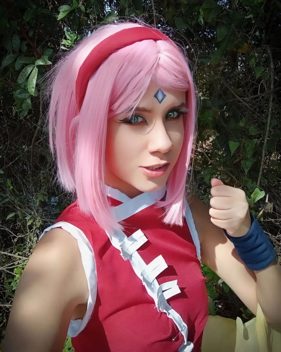 Fã brasileira de Naruto fez um cosplay impressionante da Sakura