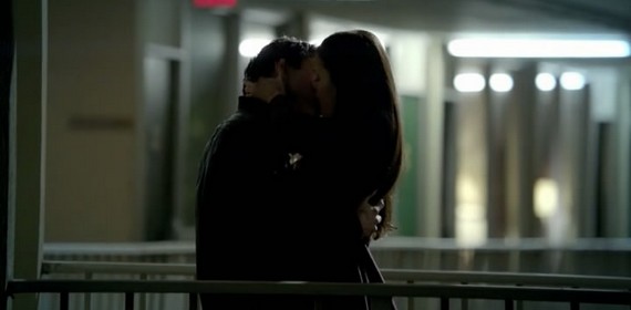 Em qual episódio Damon e Elena ficam juntos em The Vampire Diaries?