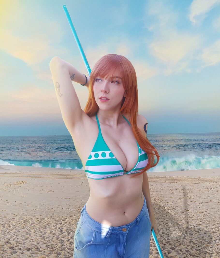 Brasileira fez um lindo cosplay praiano da Nami de One Piece