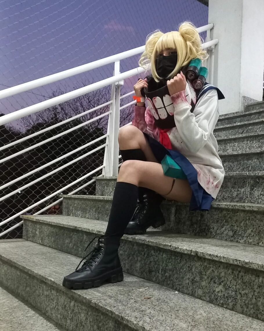 Brasileira fez um cosplay impressionante da Toga de My Hero Academia