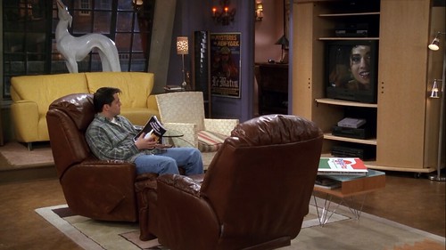 Em qual episódio Joey constrói o móvel de entretenimento em Friends?