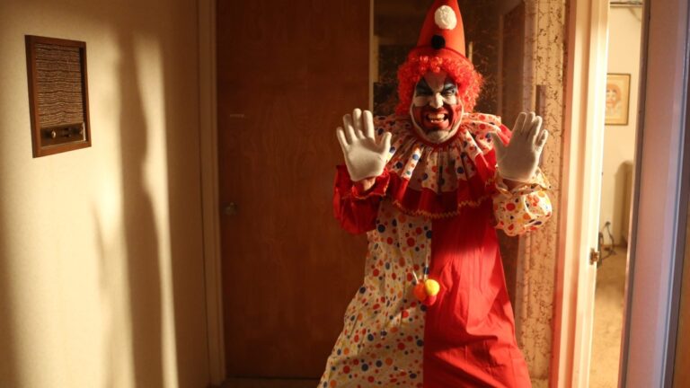 John Gacy - Os melhores filmes e séries baseados no palhaço assassino ...