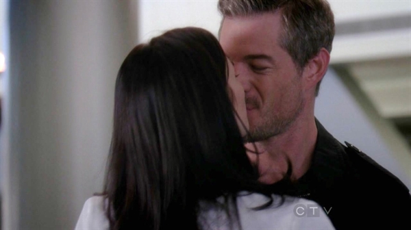 Em qual episódio Lexie e Mark ficam juntos em Grey's Anatomy?