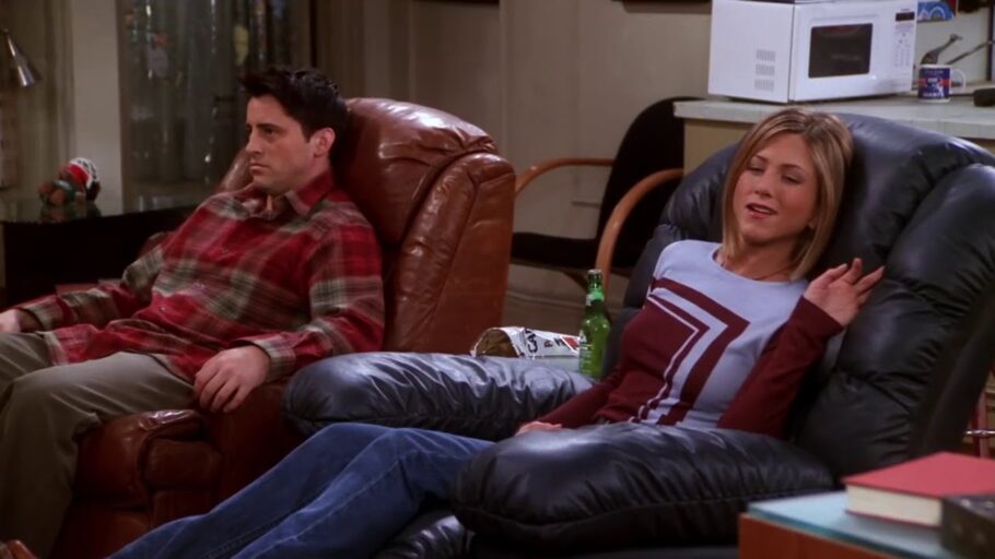 Em qual episódio a poltrona de Joey quebra em Friends?