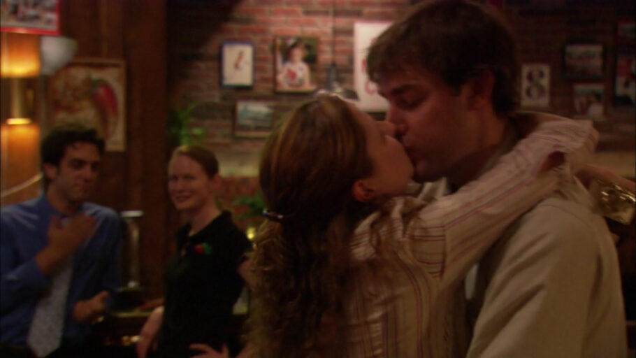 Em qual episódio Jim e Pam se beijam pela primeira vez em The Office