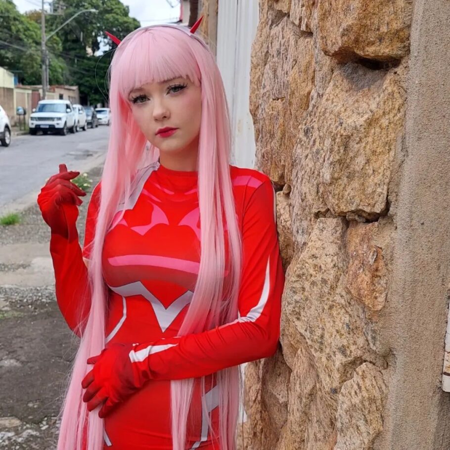 Fã brasileira de Darling in The Franxx fez um cosplay maravilhoso da Zero Two