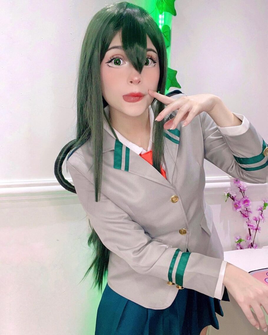 Brasileira fez um cosplay incrível da Tsuyu de My Hero Academia