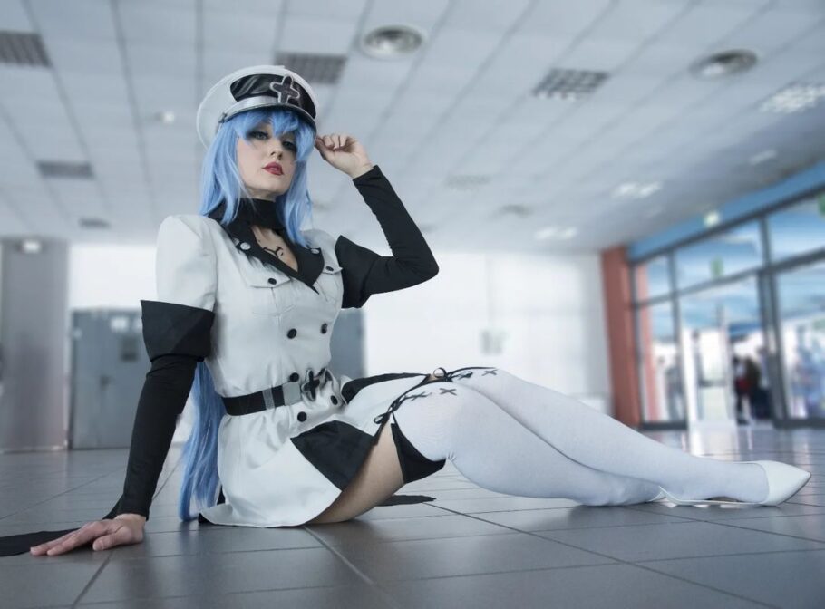 Fã de Akame Ga Kill viraliza com um lindo cosplay da Esdeath