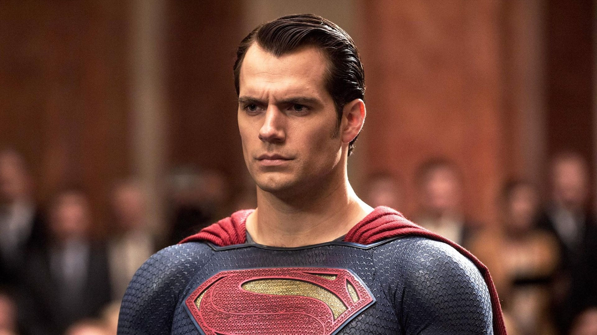 Henry Cavill anuncia seu retorno como Superman
