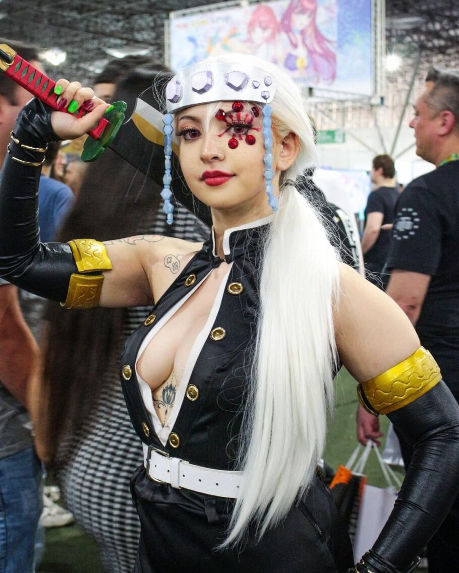 Brasileira viraliza com um lindo cosplay do Tengen de Demon Slayer