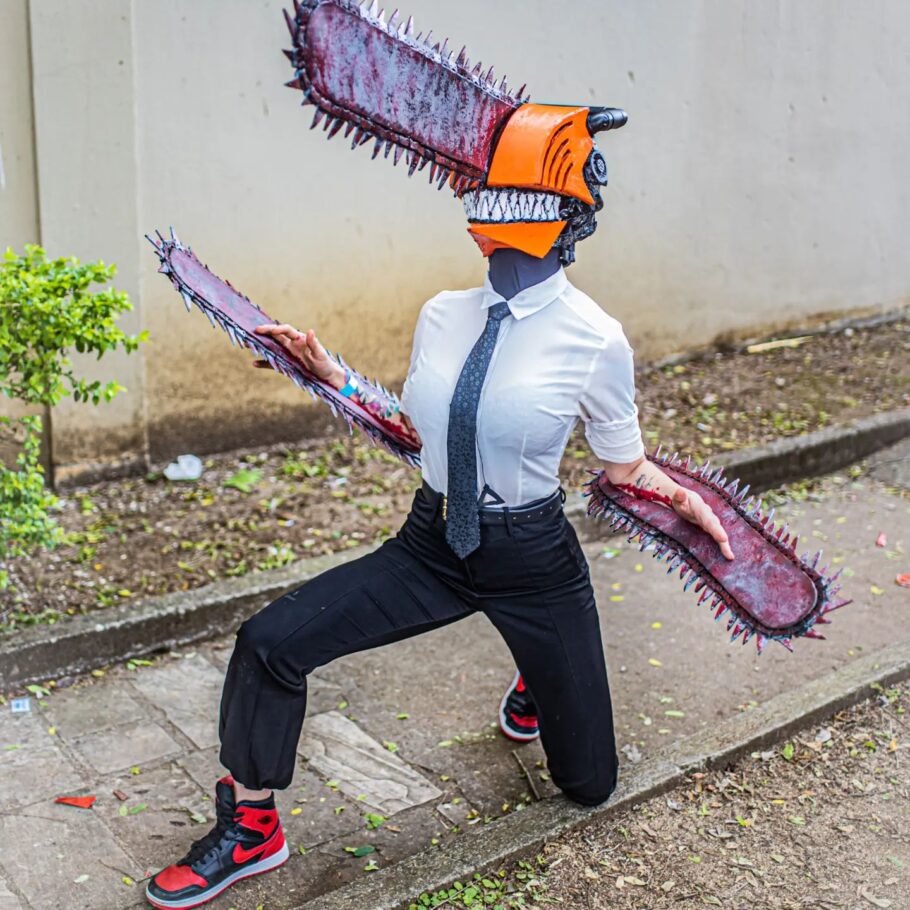 Brasileira fez um lindo cosplay feminino do Denji de Chainsaw Man