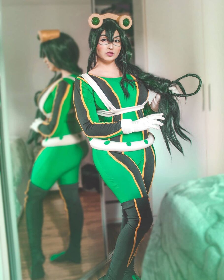 Veja este cosplay maravilhoso da Tsuyu de My Hero Academia feito por uma brasileira